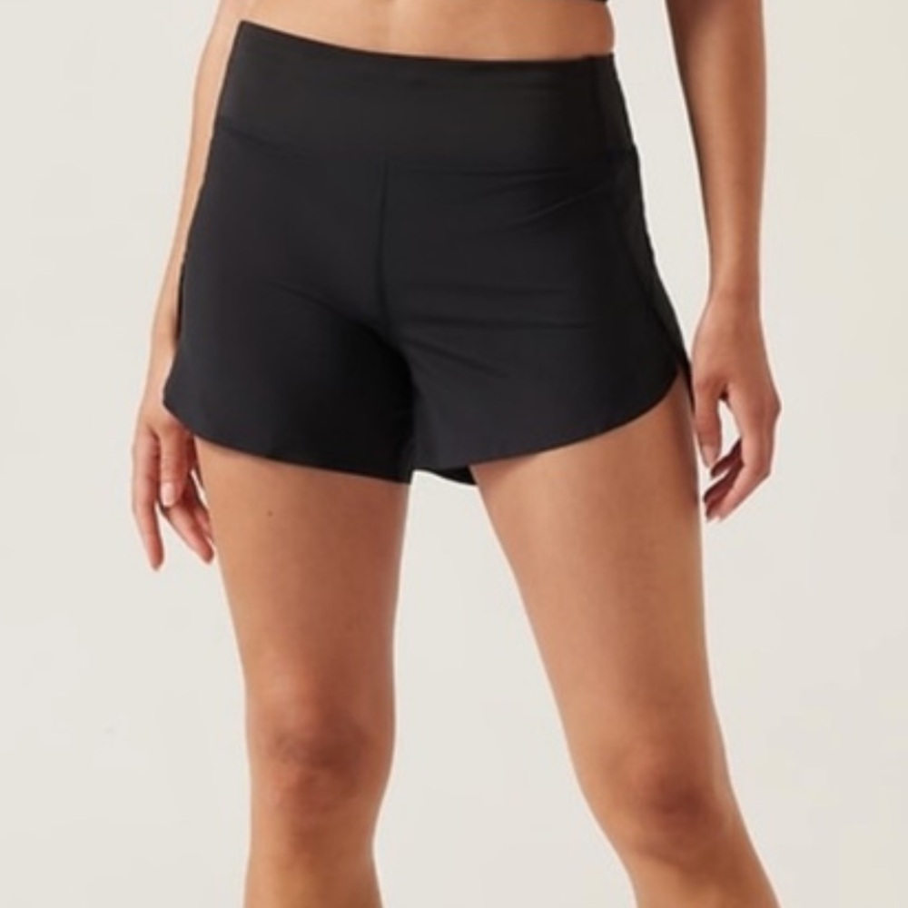 Athleta RUN with It 3.5 Short Black